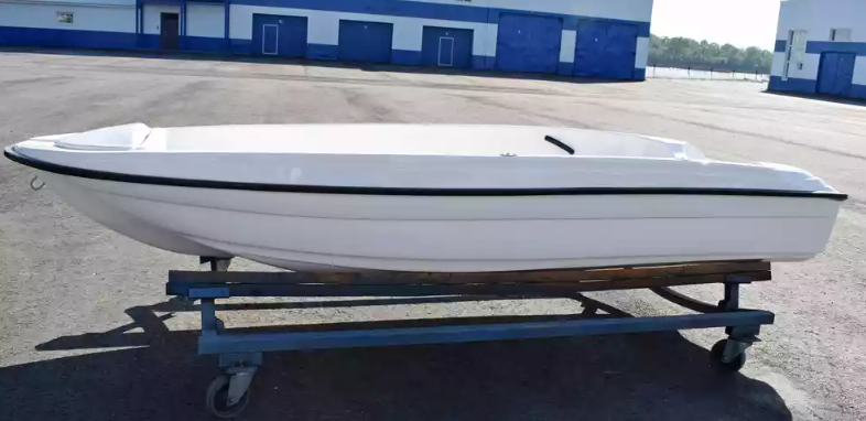 Стеклопластиковая лодка Пингвин (тримаран) в Новошахтинске