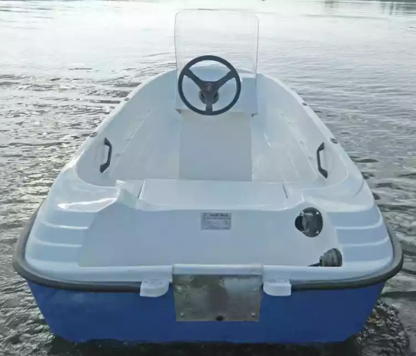Стеклопластиковая лодка Пингвин с консолью (тримаран) в Новошахтинске