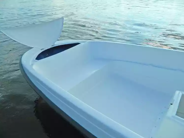 Стеклопластиковая лодка Пингвин с консолью (тримаран) в Новошахтинске