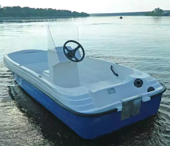 Стеклопластиковая лодка Пингвин с консолью (тримаран) в Новошахтинске