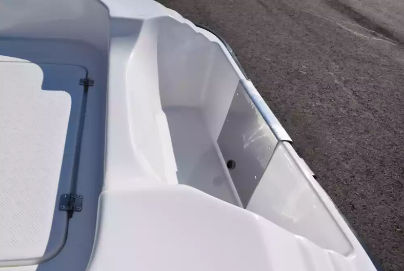 Стеклопластиковая лодка Пингвин (тримаран) в Новошахтинске