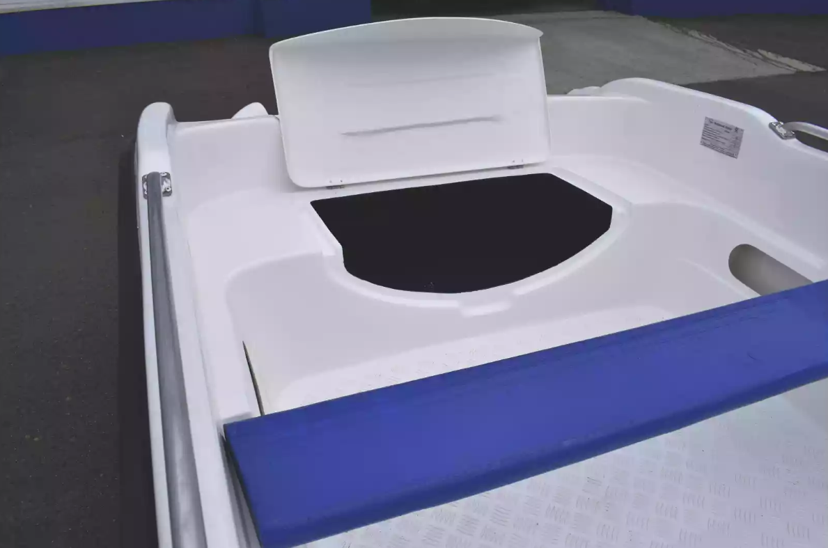 Стеклопластиковая лодка Пингвин New (тримаран) в Новошахтинске