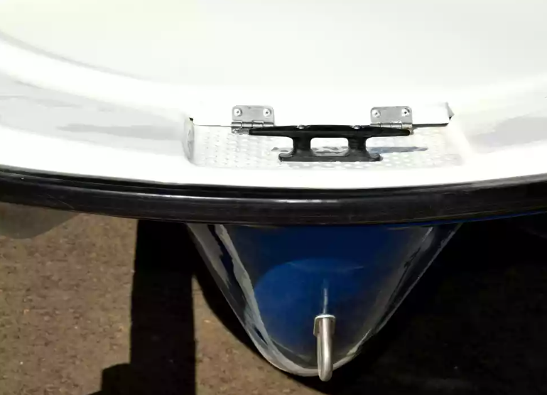 Стеклопластиковая лодка Пингвин с консолью (тримаран) в Новошахтинске