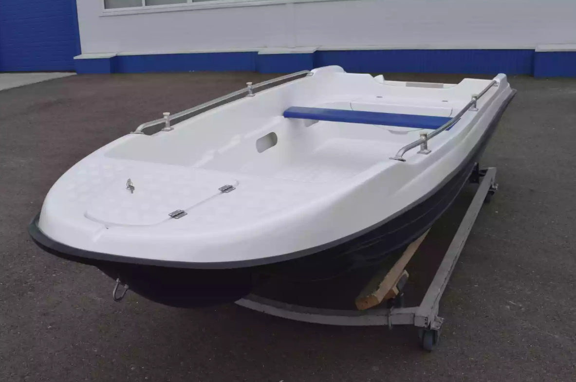 Стеклопластиковая лодка Пингвин New (тримаран) в Новошахтинске