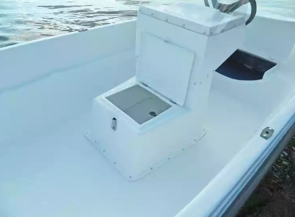 Стеклопластиковая лодка Пингвин с консолью (тримаран) в Новошахтинске