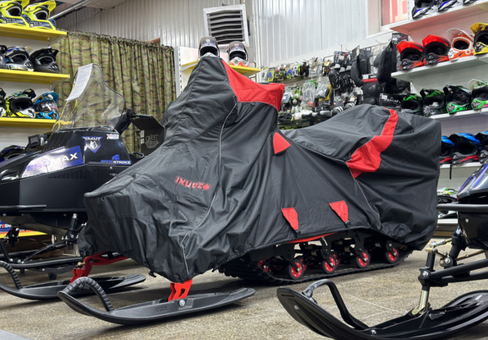 Чехол транспорт. снегохода IKUDZO HUNTER черно-красный Оксфорд ПРЕМИУМ качества с лого IKUDZO в Новошахтинске