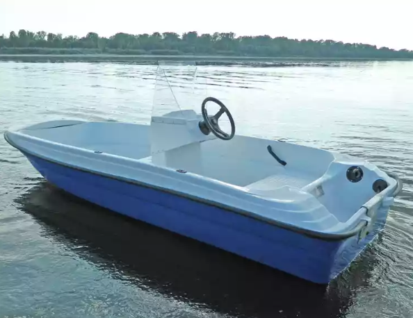 Стеклопластиковая лодка Пингвин с консолью (тримаран) в Новошахтинске
