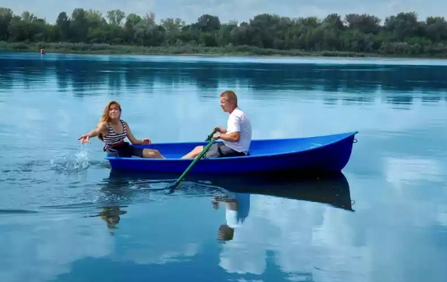 Стеклопластиковая лодка Дельфин в Новошахтинске