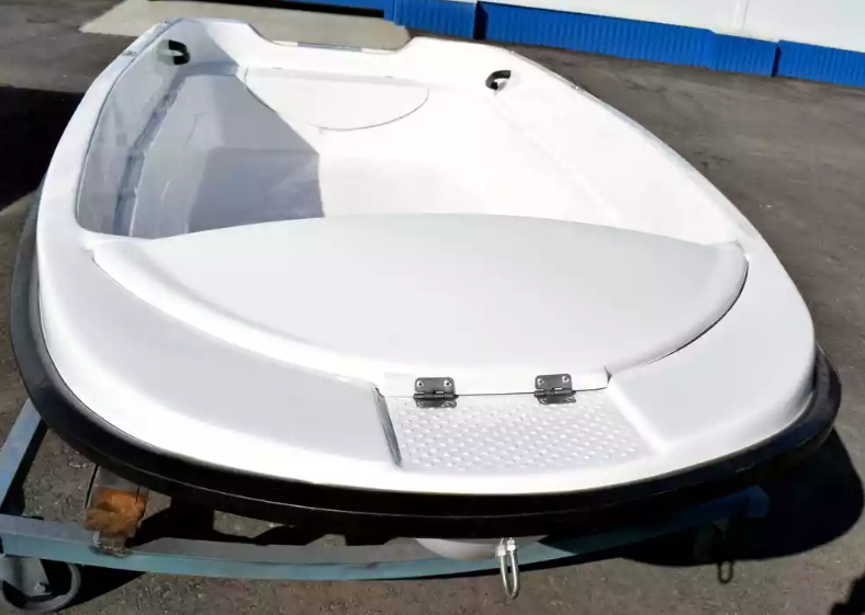 Стеклопластиковая лодка Пингвин (тримаран) в Новошахтинске