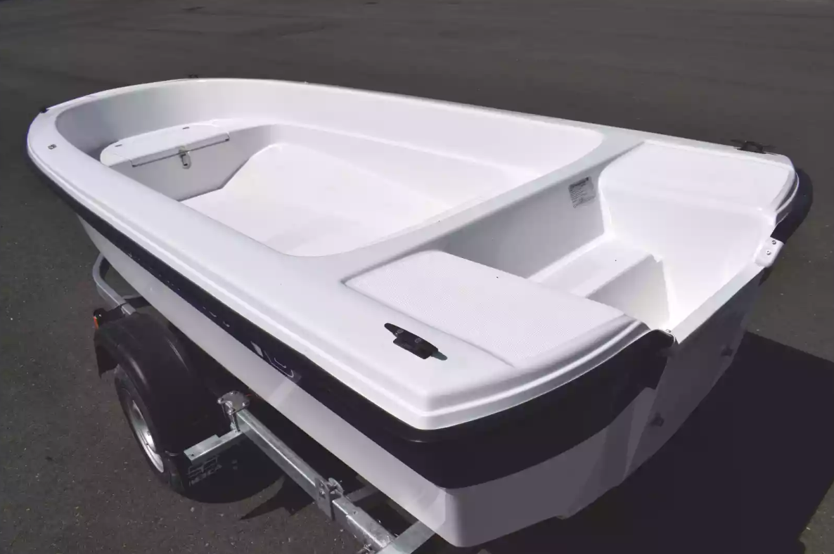 Стеклопластиковая лодка Wyatboat 430 тримаран в Новошахтинске